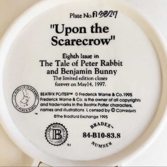 Upon the Scarecrow 3D Peter Rabbit Musical Plate LNC - Picture 7 of 8